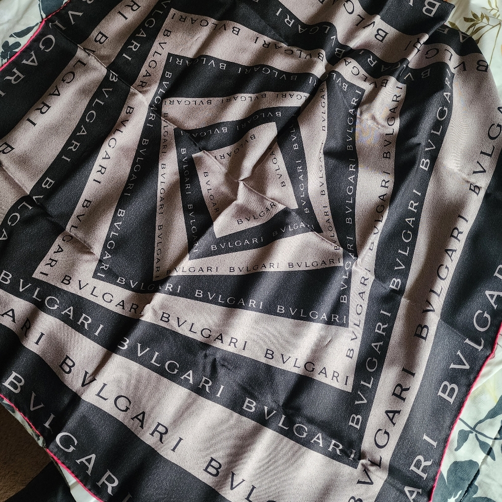 SOLD AUTHENTIC BVLGARI Scarf - Picture 6 of 12